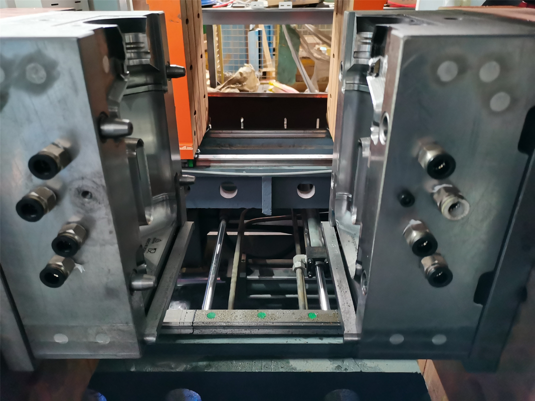 High Speed 1 Layer Automatic Blow Molding Machine , Lubricant Bottle Making Machine